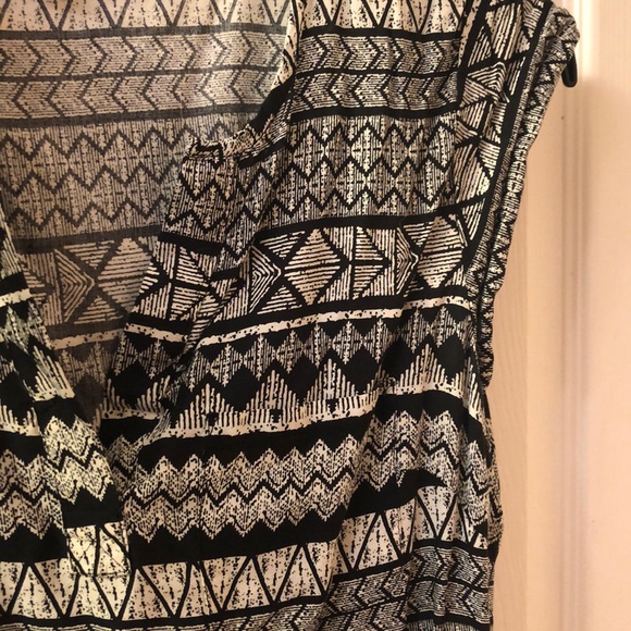 Patterned Top - Picture 2 of 4